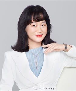 Apple Liu portrait
